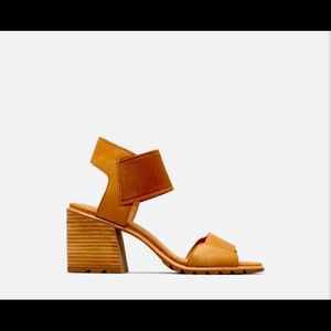 NWOT Sorel Nadia Heeled Sandal in Camel Brown